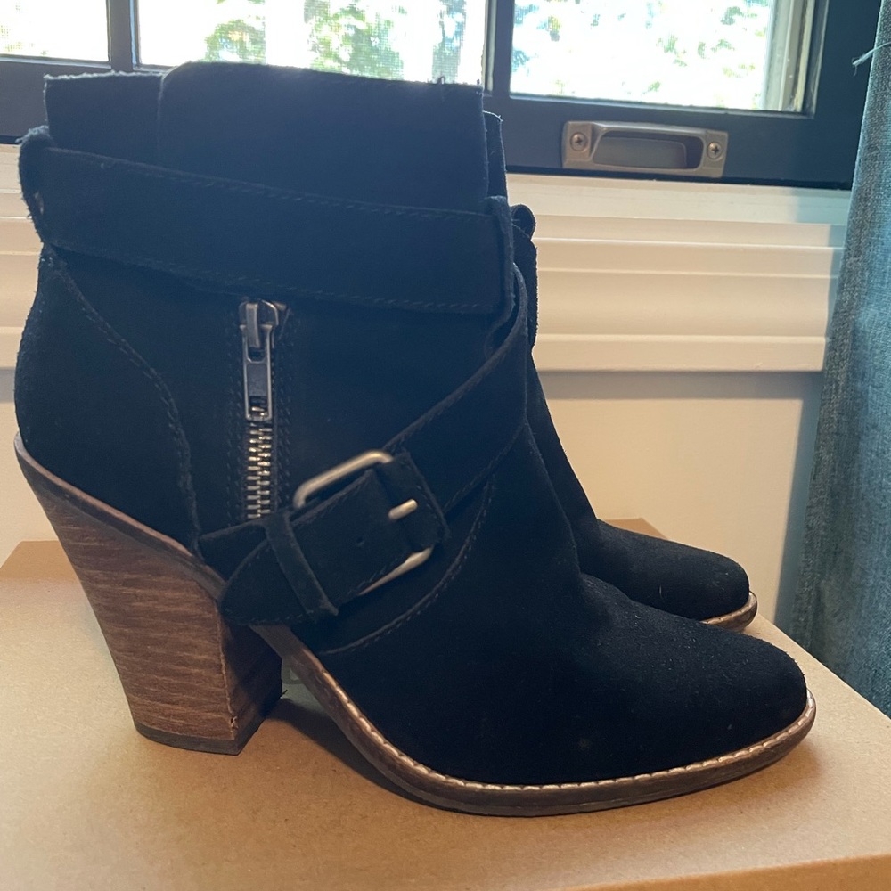Great block heel faux suede booties!